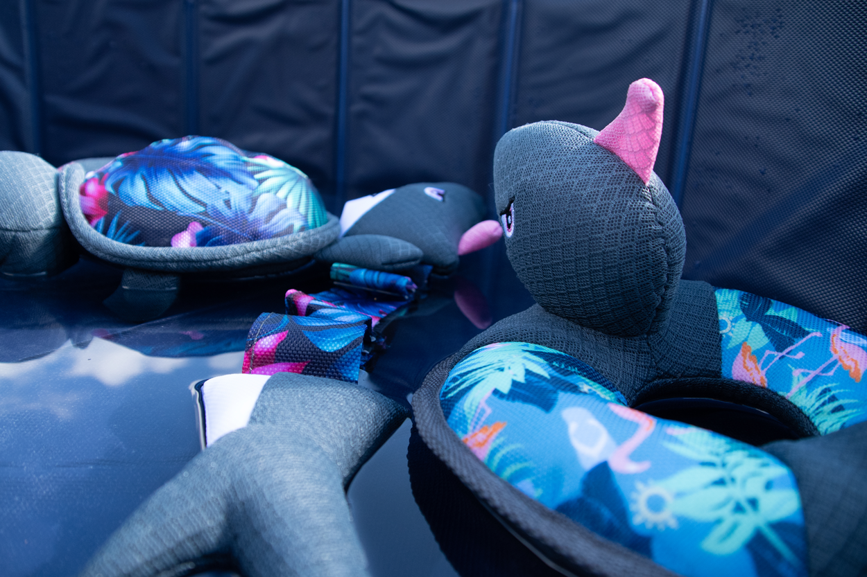 CoolPets Ring o' Sharky (Flamingo)